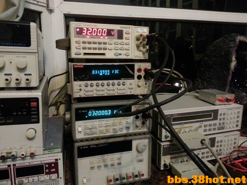 32V