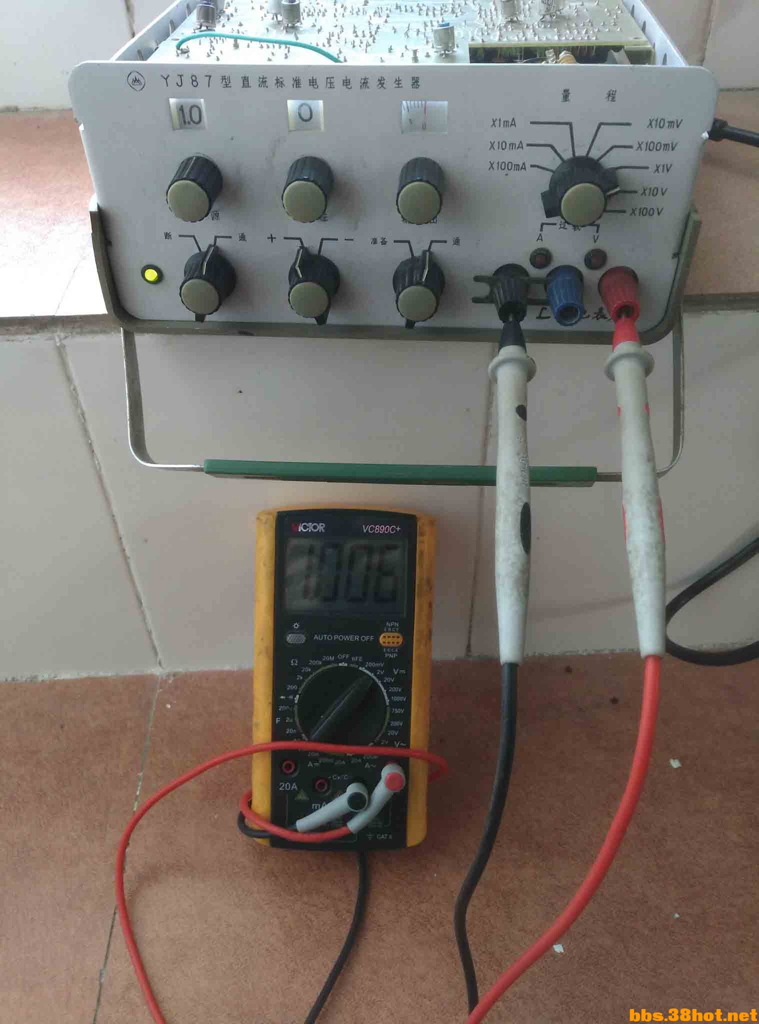 1V