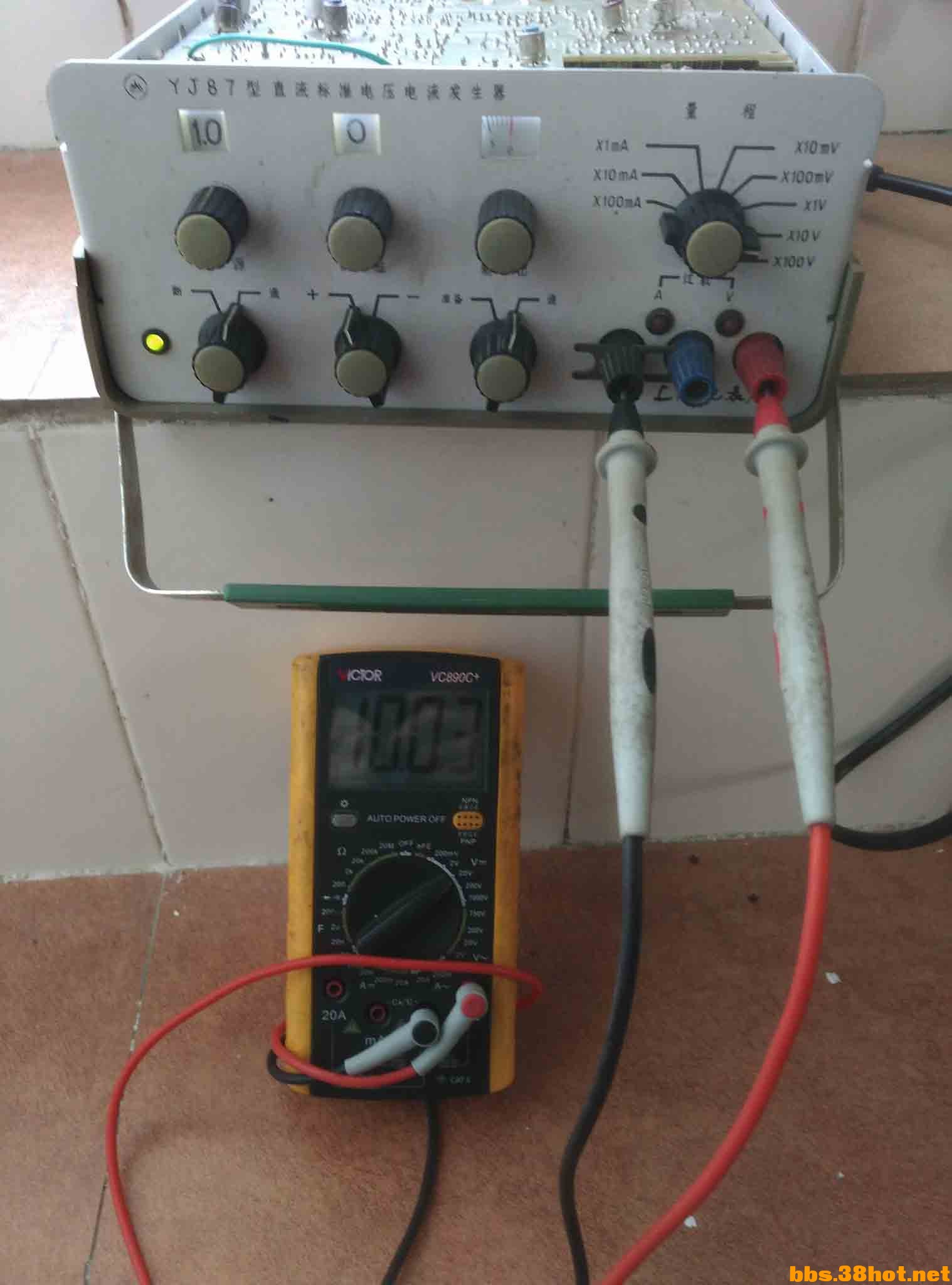10V