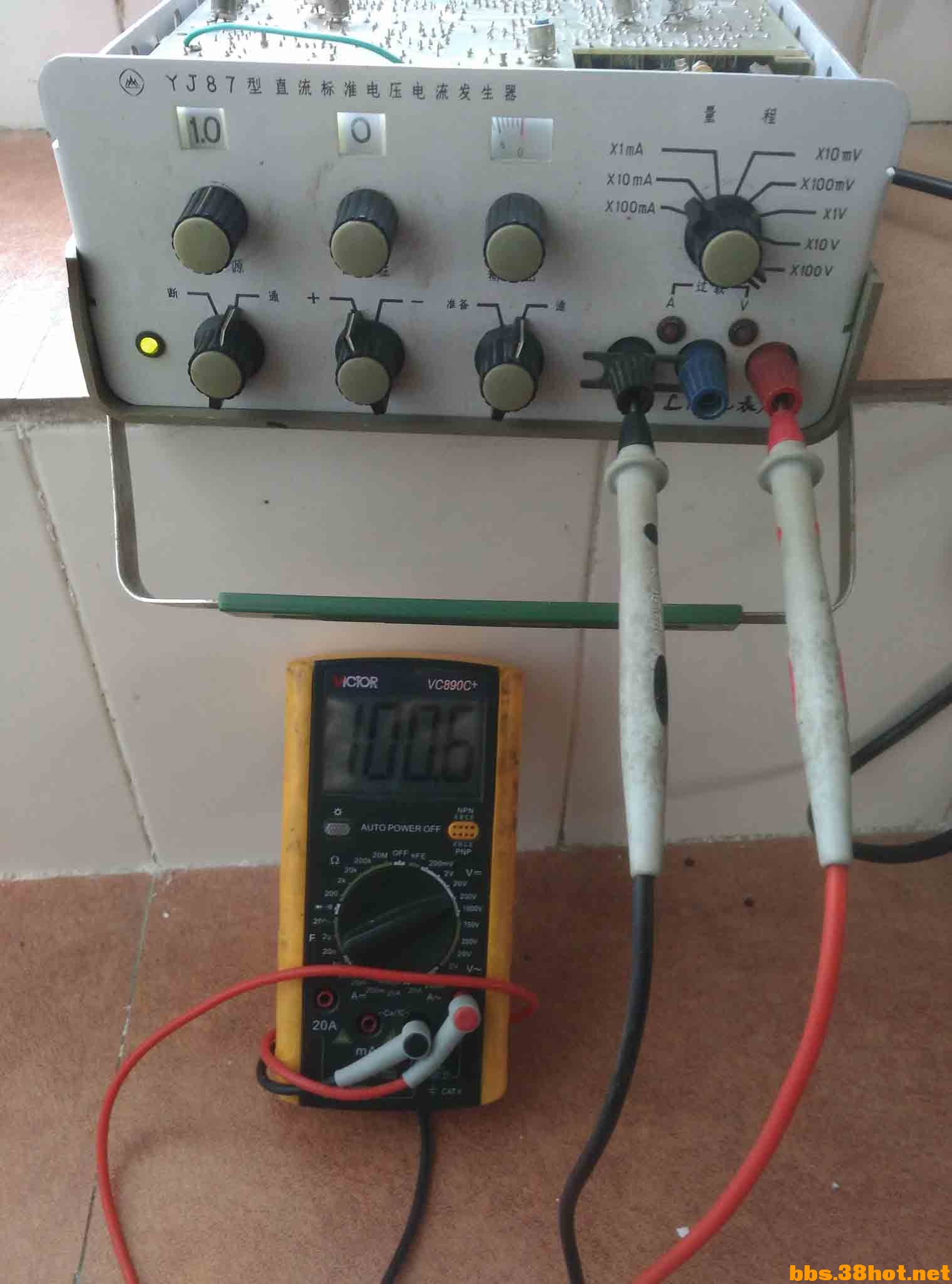 100V