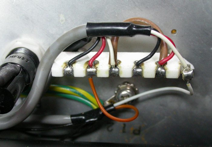 ǰΪѹߣں֮Ϊ20V֮Ϊ100VΪߵԴ