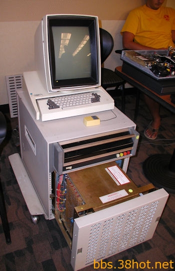 thm_Xerox_Alto-II_pic2.jpg